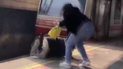 Meksika'da metronun altında kalmaktan son anda kurtuldu