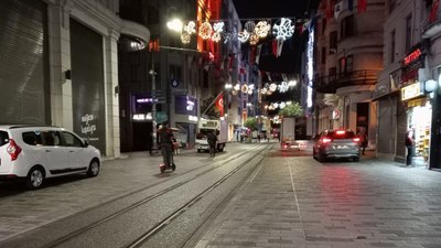 İstiklal Caddesi'ndeki banklar kaldırıldı