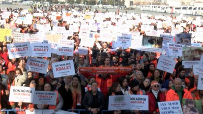 Hayvanseverler Yenikapı'da miting düzenledi