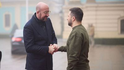 Politico: AB, Ukrayna'yı borç krizine sürüklüyor