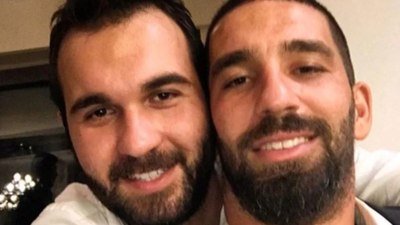 ADETA İKİZ ELTİLER: Arda Turan'ın kardeşi Okan Turan'ın eşi Aslıhan Doğan'ın kopyası çıktı! Gören şaşırdı...