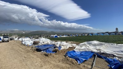 İdlib'de fırtına çadırları uçurdu