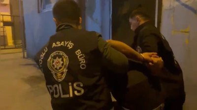 Beyoğlu'nda kız arkadaşıyla banka oturmak isteyen genci kalbinden bıçakladı