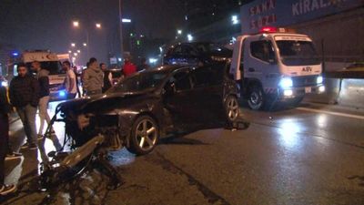 İstanbul Kadıköy'de trafiği kilitleyen zincirleme kaza: 2 kişi yaralandı