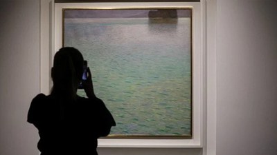 Ressam Gustav Klimt'in ünlü tablosu 53,2 milyon dolara alıcı buldu