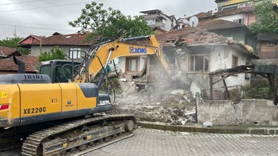 Kocaeli'de metruk binalar hızla yıkılıyor