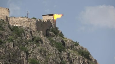 Amasya’da Cumhurbaşkanı Erdoğan için kaleden top atışları yapıldı