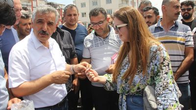 Hatay'da 200 prefabrik iş yeri teslim edildi
