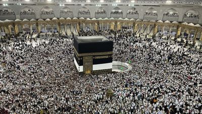 Hacı adayları Kurban Bayramı öncesi son cuma namazını Kabe'de kıldı