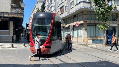 Bağcılar'da tramvay raydan çıktı