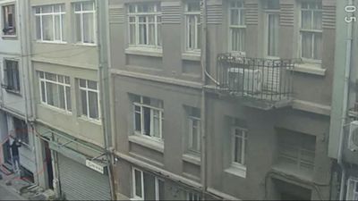 İstanbul'da ev sahibiyle karşılaşan hırsızın kaçışı