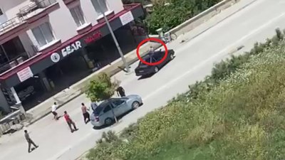 Osmaniye'de kavga ettiği grubun üzerine otomobil sürdü