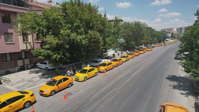 Ankara'da tarife yeniliği yapan taksiciler uzun kuyruk oluşturdu