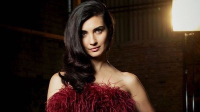 Tuba Büyüküstün'ün İngilizce performansı