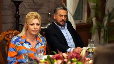 Yalı Çapkını yıldızları tatilde! Emre Altuğ ve Gözde Kansu'dan dikkat çeken kare!