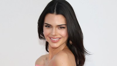 Kendall Jenner bikinili pozlarıyla büyük beğeni topladı! O pozlara beğeni ve yorum yağdı..