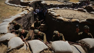 Çanakkale Savaşları'nda siperlerde yaşanan bir gün canlandırılıyor