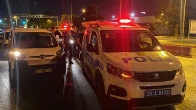 İzmir'de polisten kaçan araçta uyuşturucu çıktı