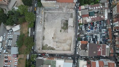 İBB'nin ilerleme kaydetmediği Mercan Katlı Otopark, esnafı çileden çıkardı