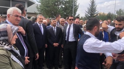 Dışişleri Bakanı Hakan Fidan'a Erzurum'da davullu zurnalı karşılama