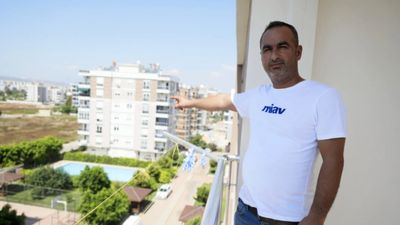 Antalya'da boşanma aşamasındaki eşiyle komşu olan adam