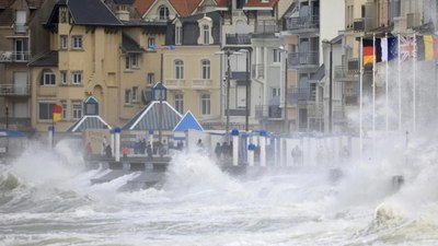 Fransa'da turuncu alarm: 33 bölgede kuvvetli fırtına ve yağış riski var