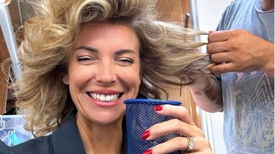 Özge Özberk'ten set paylaşımı