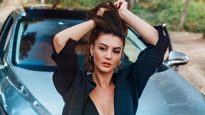 Burcu Özberk davet tarzıyla hayranlarını büyüledi! 'Türkiye'nin en güzel kadını'