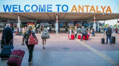 Avrupa'dan gelen rezervasyonlar Antalya'daki turizm sezonunu uzattı
