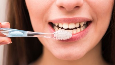 Genç yaşta dişsiz kalmayın! Dişlerinizi fırçaladıktan sonra ağzınızı çalkalarsanız…