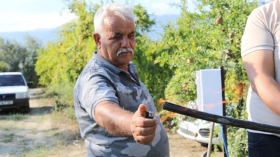 Antalya'da bahçede sondaj çalışmaları sırasında gaz çıktı