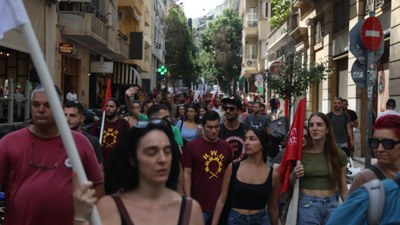 Yunanistan'da yeni çalışma yasa tasarısı protesto edildi