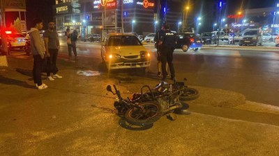 Düzce'de otomobille çarpışan motosiklet sürücüsü yaralandı