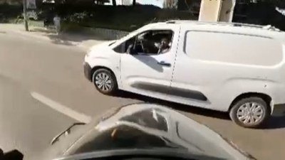 Bursa'da motosikletin önüne kıran otomobil sürücüsü küfretti