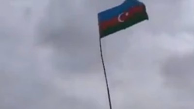 Karabağ'da Ermeni silahlı güçlerinden temizlenen noktalara Azerbaycan bayrağı asıldı