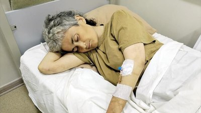 Azerbaycanlı askeri doktorlar Ermeni kadını sahip çıktı! Yaralı kadın ameliyat edildi