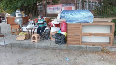 Bursa'da anlaştığı ev başkasına kiralanan yaşlı kadın sokakta kaldı