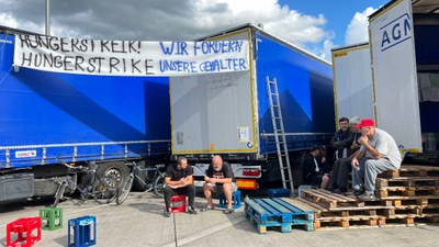 Almanya’da 85 tır şoförü maaşlarını alamadıkları için açlık grevinde
