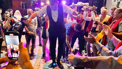 Bilecik'te düğün gelenekleri sürüyor! Bu kez damada çamaşır yıkattılar