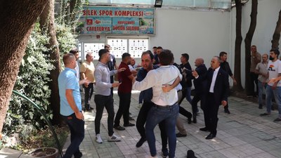 CHP'de il kongrelerinde tansiyon düşmüyor! Siirt'te partililer birbirine girdi