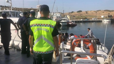 Çanakkale'de göçmen kaçakçılığı: Sarhoş kaptan ve 25 göçmen yakalandı