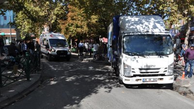 Eskişehir'de ambulansın yolunu kapattı: Tepki çekti