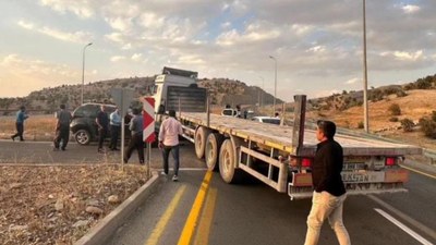 Şırnak'ta tır ile otomobilin çarpıştığı kazada 2 kişi yaralandı