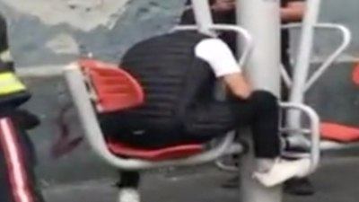 Bursa'da başını spor aletine sıkıştıran genci itfaiye kurtardı