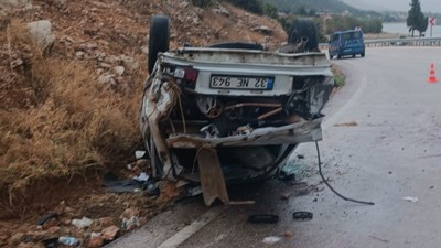 Isparta'da kontrolden çıkan otomobil takla attı: 1 ölü, 5 yaralı