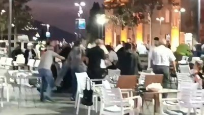 Bursa'da yan baktın meselesi! Biri sandalye fırlattı diğeri kılıç çekti