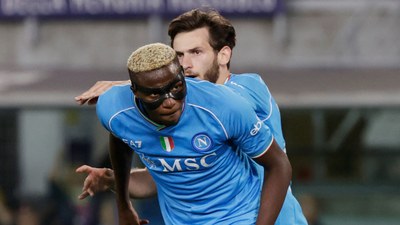 Napoli, Udinese'yi 4 golle geçti