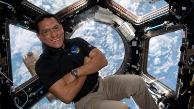 Uzayda en uzun süre kalan ABD'li astronot Dünya'ya döndü