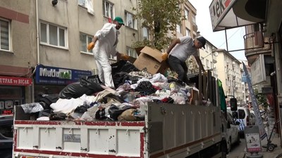 Bursa'da babasının evine 3 kamyon çöp topladı