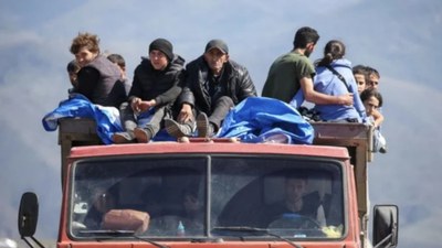 Ermeniler Karabağ'ı terk ediyor! 65 bin sivil sınırdan geçti